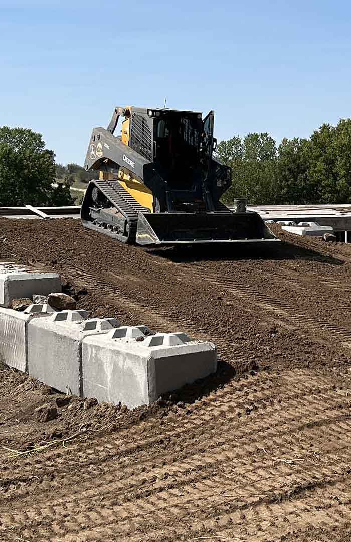 pb-land-management-kansas-excavation-tree-clearing-snow-removal-dam-digging-rock-hauling-land-clearing-demolition-retaining-walls-image-700×1080-021-1.jpg Level home lot ready for foundation installation.