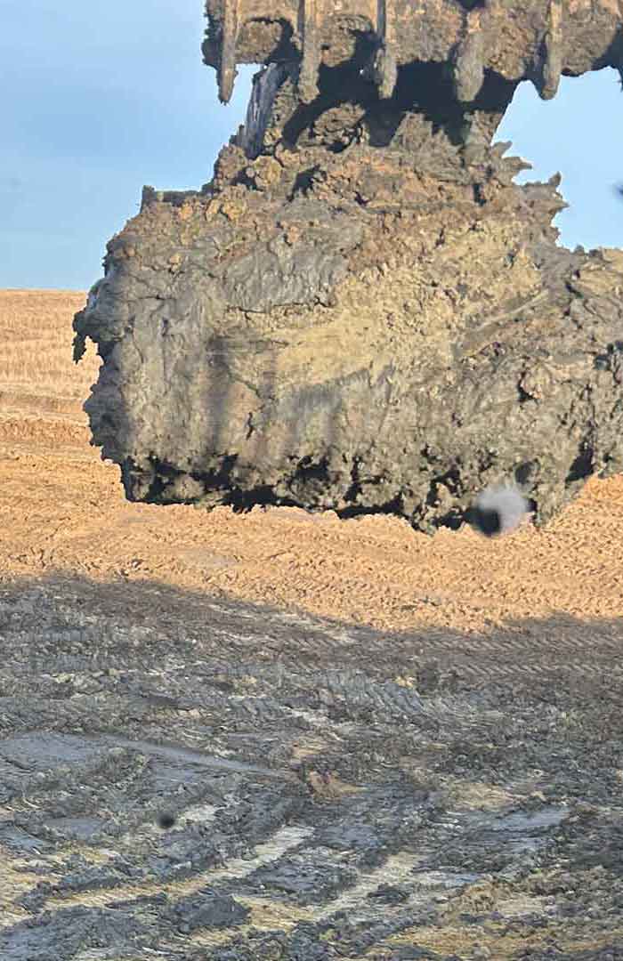 pb-land-management-kansas-excavation-tree-clearing-snow-removal-dam-digging-rock-hauling-land-clearing-demolition-retaining-walls-image-700×1080-065-1.jpg Excavator digging a livestock pond on rural property.